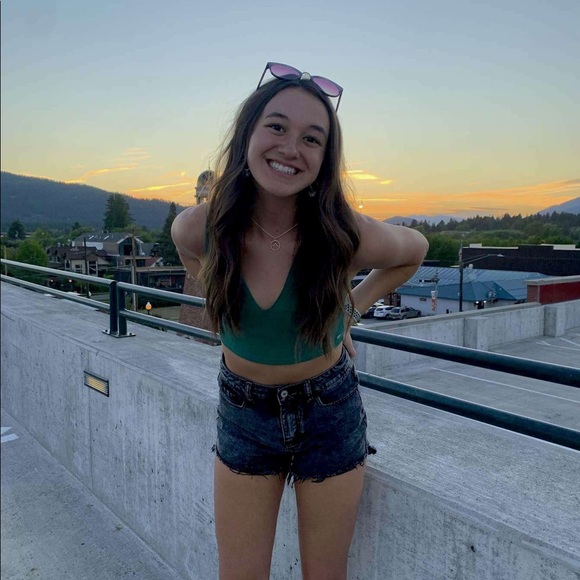 Meet your Posher, Maddi - Picture 1 of 1